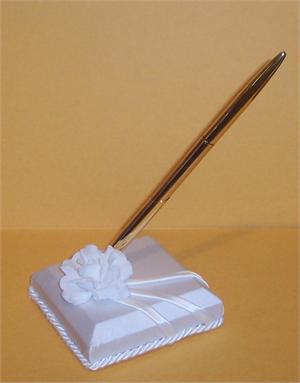 Beverly Clark White Rose Pen Holder